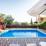 Nefeli Vila